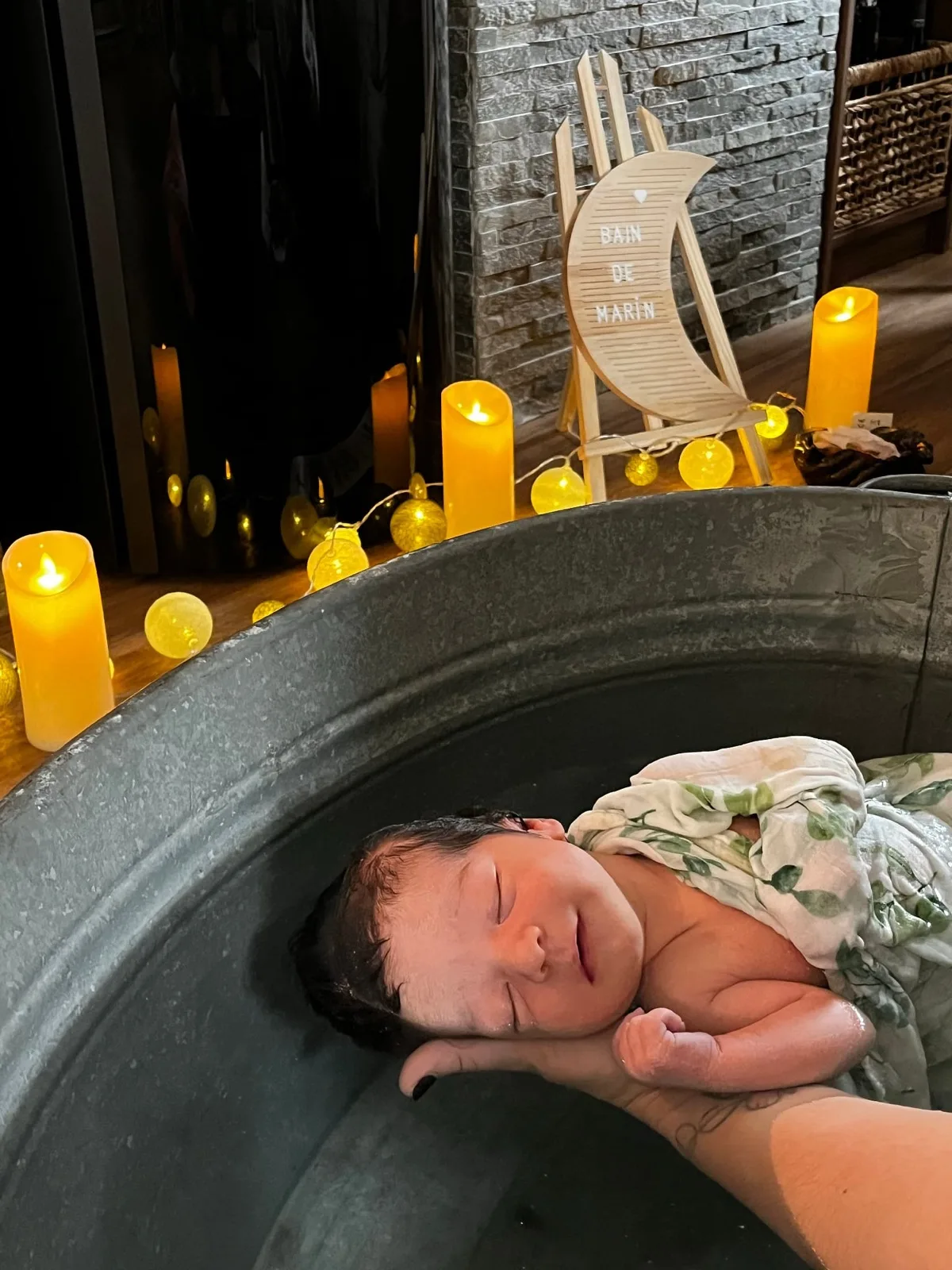 Bain enveloppé bébé